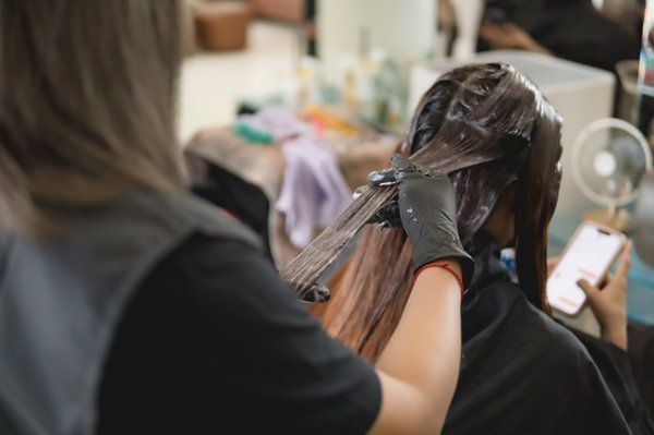 Couleur de cheveux : choisissez une teinte adaptée à votre style